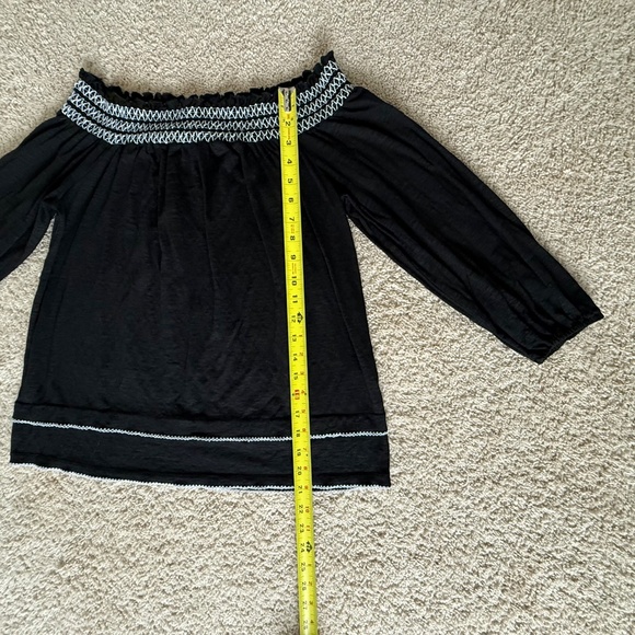 White House Black Market Black Off-Shoulder Blouse with White Embroidery Size M - Picture 4 of 9